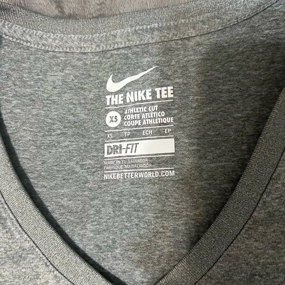 #75 Nike top